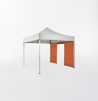 Gazebo pieghevole grigio chiaro 3x3 m con parete laterale arancione con porta.