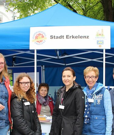 Gazebo 3x3 blu utilizzati durante festa della città di Ekerlenz