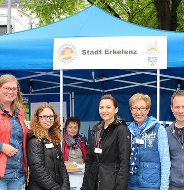 Gazebo 3x3 blu utilizzati durante festa della città di Ekerlenz